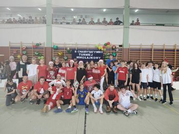 Konin: Nauczyciele i rodzice kontra uczniowie w charytatywnych meczach w SP9