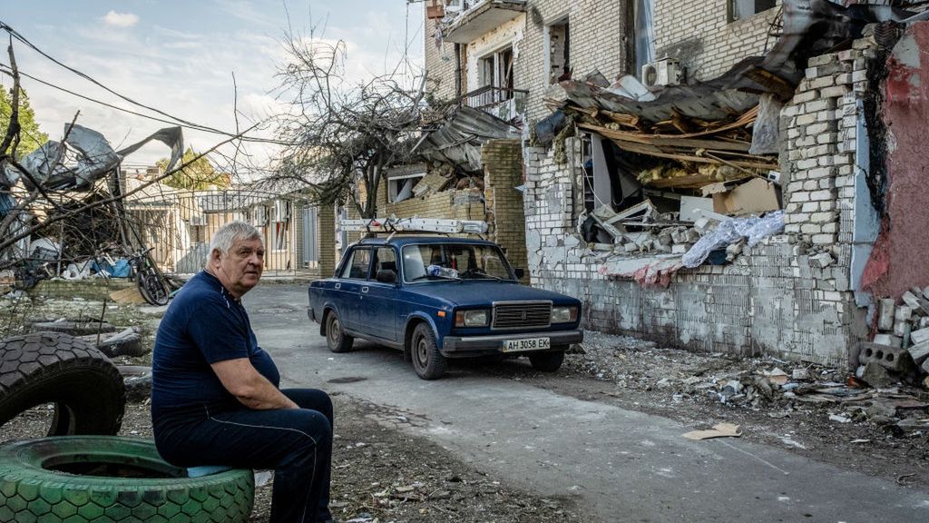 A man seen observing the damage situation of the residential
SLOVYANSK, DONETSK OBLAST, UKRAINE - 2022/07/29: A man seen observing the damage situation of the residential buildings in Slovyansk, Donbas, after a Russian artillery strike hit the city centre. One of the main strategic cities in the Donetsk region of Donbas, Slovyansk has suffered heavy bombardment by Russian forces. Since the war started, over 80% of the civilian population has left or been evacuated. (Photo by Alex Chan Tsz Yuk/SOPA Images/LightRocket via Getty Images)
SOPA Images
aftermath, building, buildings, conflicts, damage, destroyed, devastation, invasion, male, man, residential buildings, ruin, russian artillery strike, russian attack, russian invasion, ukraine - russia, vehicle, war against ukraine, war crisis, wreckage