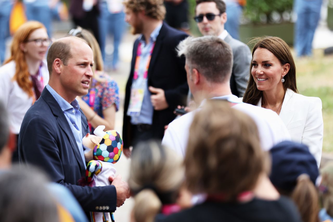 BIRMINGHAM, ENGLAND - AUGUST 02: Kate Middleton, Duchess of Cambridge and Prince William, Duke of Cambridge leave the Women's Hockey Group Stage games on day five of the Birmingham 2022 Commonwealth Games at University of Birmingham Hockey & Squash Centre on August 02, 2022 on the Birmingham, England. (Photo by Stephen Pond/Getty Images)