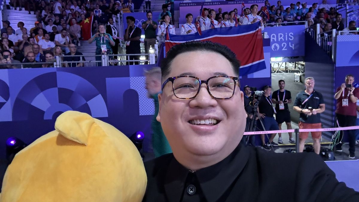 Dubler Kim Dzong Una pojawił się na trybunach w Paryżu