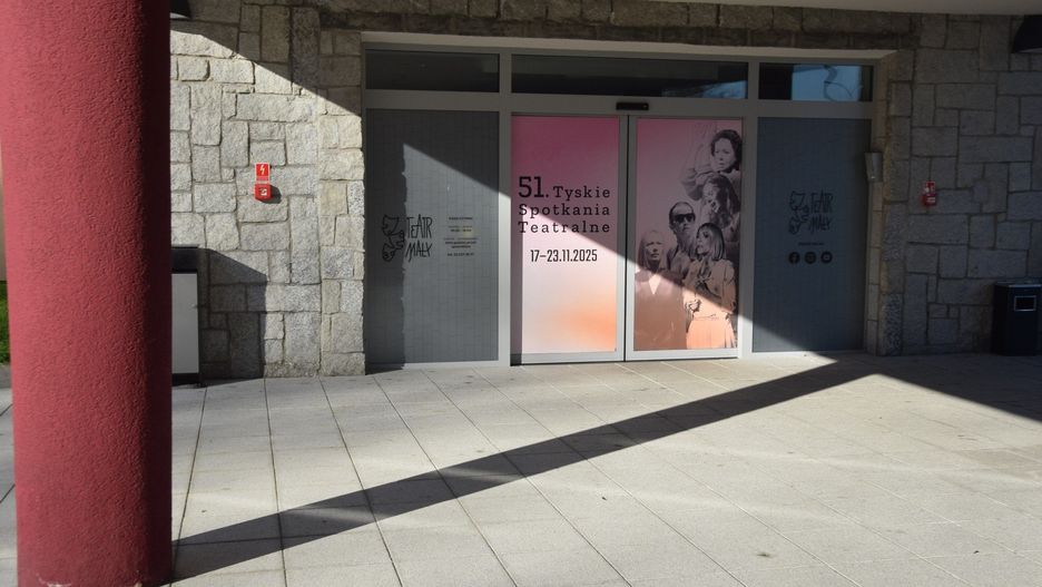 Wejście do Teatru Małego w Tychach na 51. Tyskie Spotkania Teatralne