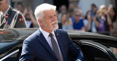 Prezydent Czech odleciał. Jego życzenia na Wielkanoc to hit