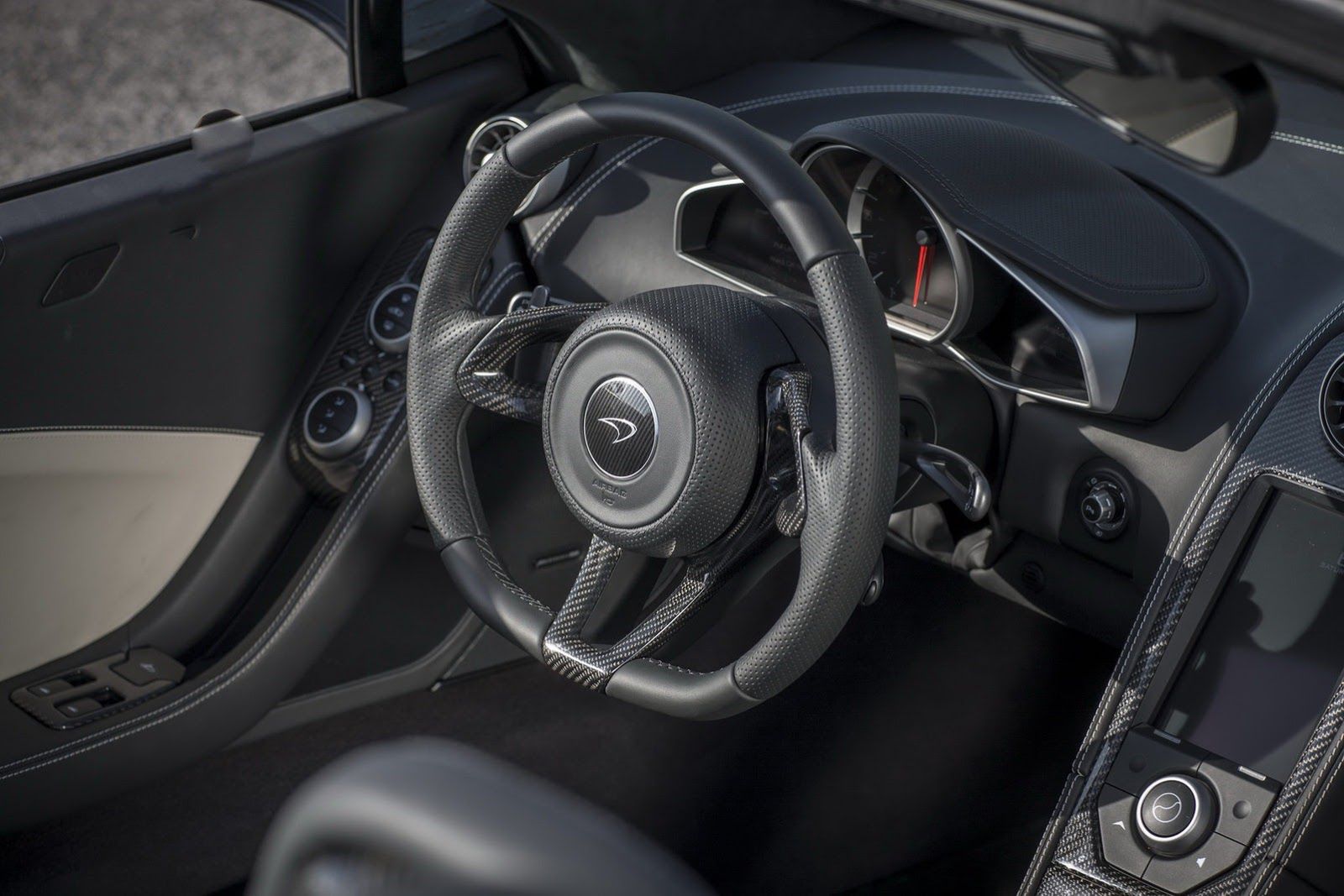 McLaren MP4-12C Spider - obszerna galeria prosto od producenta 18