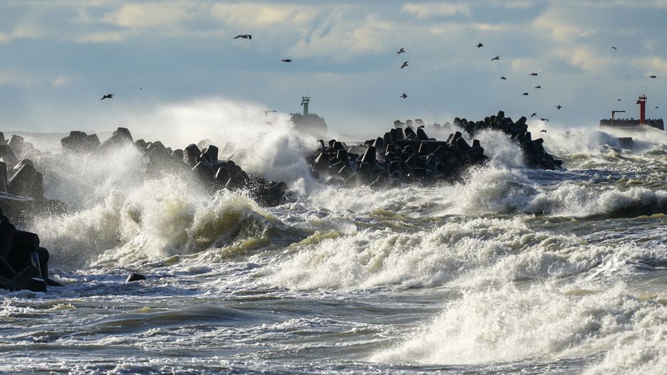 Sztorm, który szalał na Bałtyku, zniszczył umocnienia kilku polskich plaż