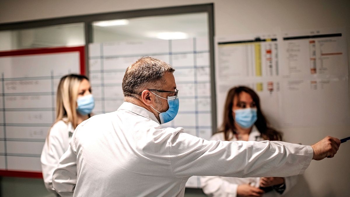 Office meeting
Office meeting in the industry
Dejan Marjanovic