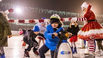 Wągrowiec: Otwarcie lodowiska przyciągnęło tłumy - Mikołajkowa zabawa na tafli