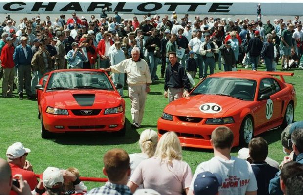 2000 SVT Cobra-R - lepsza w prowadzeniu od Cobry i o mocy 385 KM