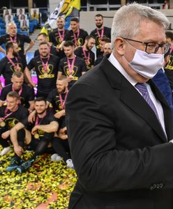 230 tysięcy, samochód i posada dla asystenta. Jak polityk PiS pracuje "bez wynagrodzenia"