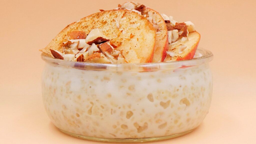 Jaglanka z jabłkiem i migdałami przepis