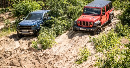 Test: Ford Ranger Raptor kontra Jeep Wrangler Rubicon – dwie różne definicje auta terenowego