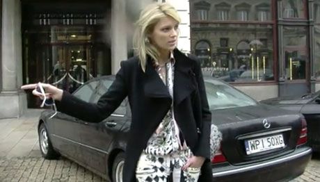 Anja Rubik wychodzi z hotelu!