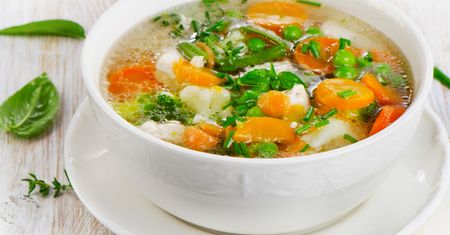 Zupa warzywna z nutą orientu – imbir i sos sojowy