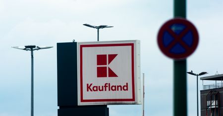 Kolejna sieć podnosi pensje. Oto ile można zarobić w Kauflandzie