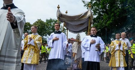 Koronawirus w Polsce a Boże Ciało. Episkopat apeluje do wiernych