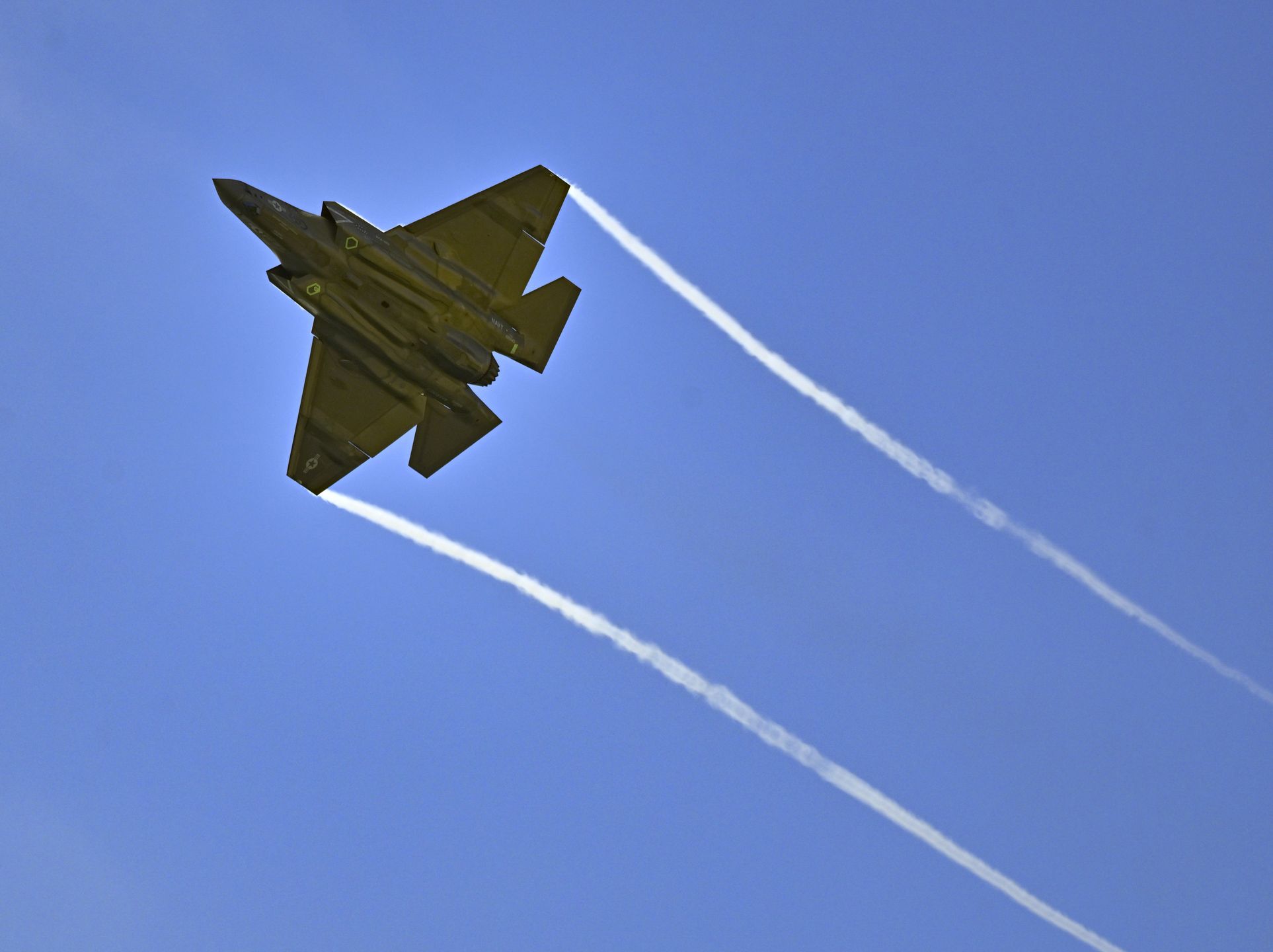 Huntington Beach, CA - September 30: A U.S. Navy F-35C performs during the Pacific Airshow in Huntington Beach, CA, on Friday, September 30, 2022. (Photo by Jeff Gritchen/MediaNews Group/Orange County Register via Getty Images)