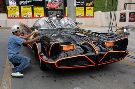 Oryginalny Batmobil widziany w myjni samochodowej!