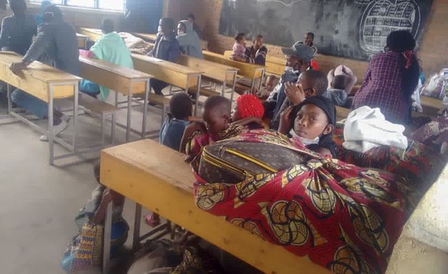 Mieszkańcy uciekający przed lawą lokowani byli m.in. w szkołach