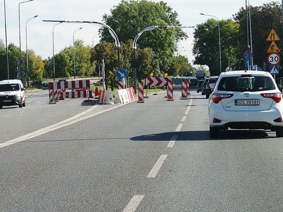 Remont Brzezińskiej jest zaawansowany w jednej czwartej. Może jeszcze w tym roku uda się go zakończyć