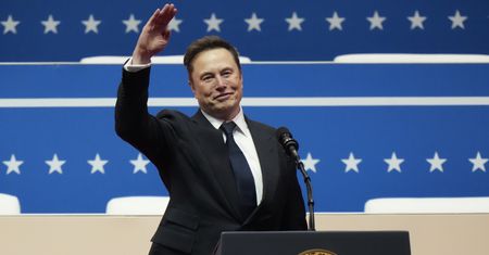 Elon Musk wykonał podobny gest. W Australii grozi za to surowa kara