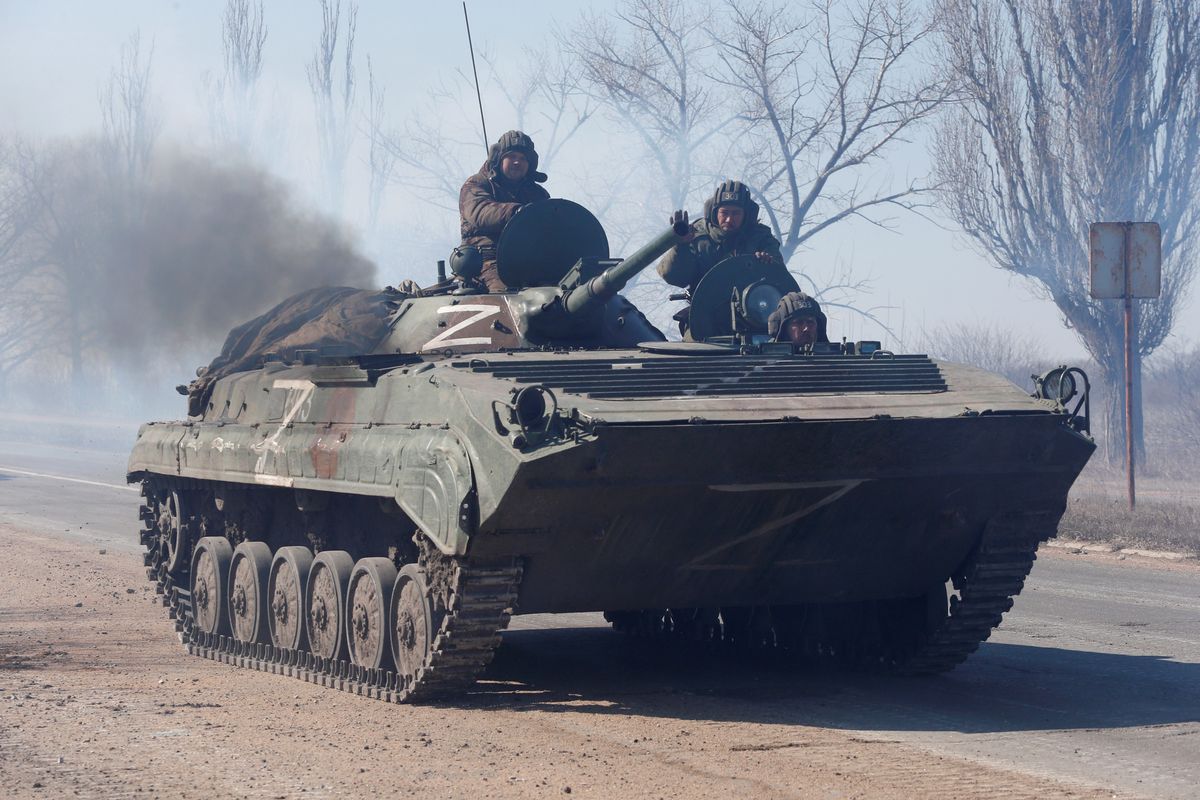 Czołg armii tzw. Donieckiej Republiki Ludowej w pierwszych dniach inwazji Rosji na Ukrainę 