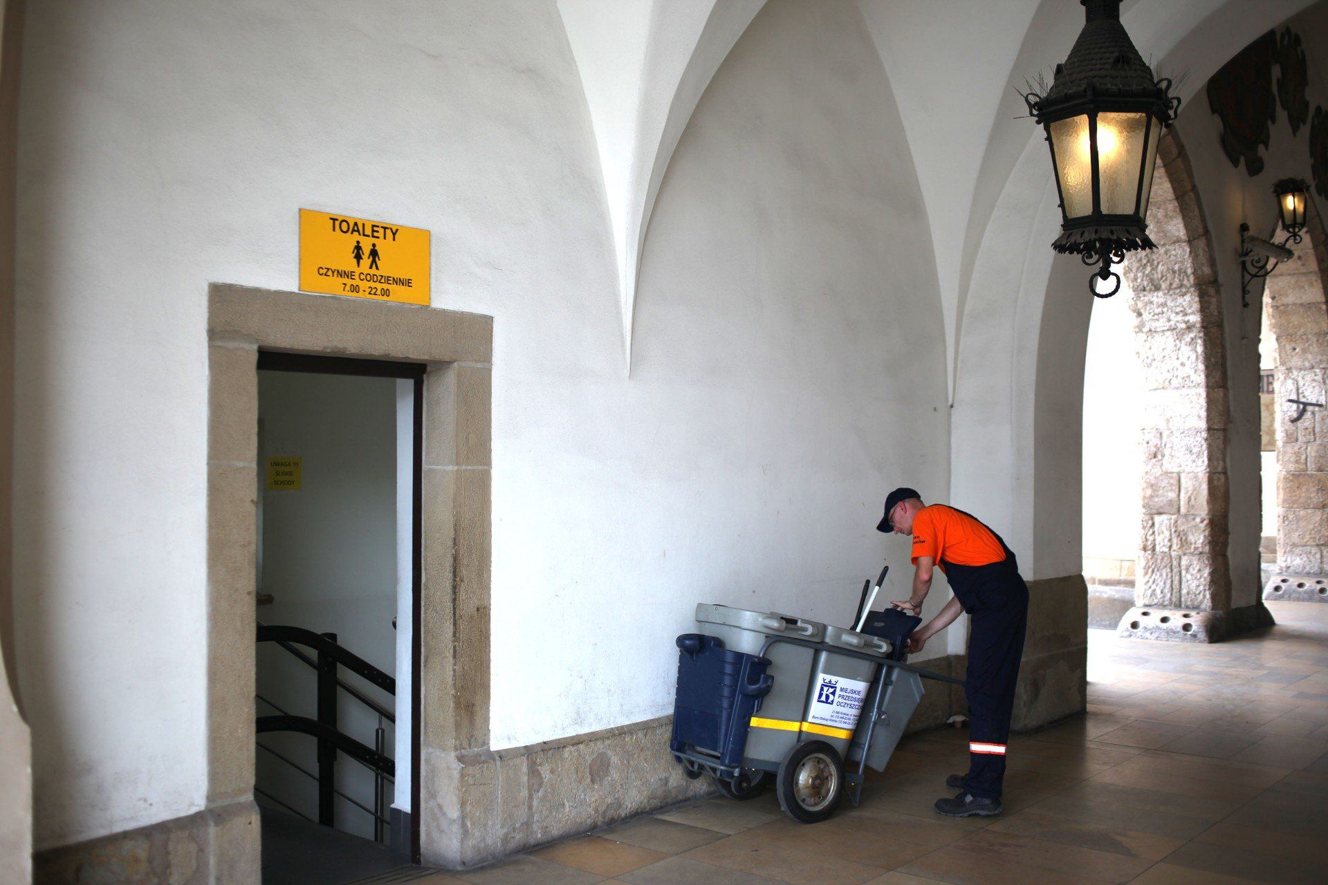 Toalety miejskie pod Sukiennicami również będą otwarte dłużej, bo aż do godziny drugiej w nocy.