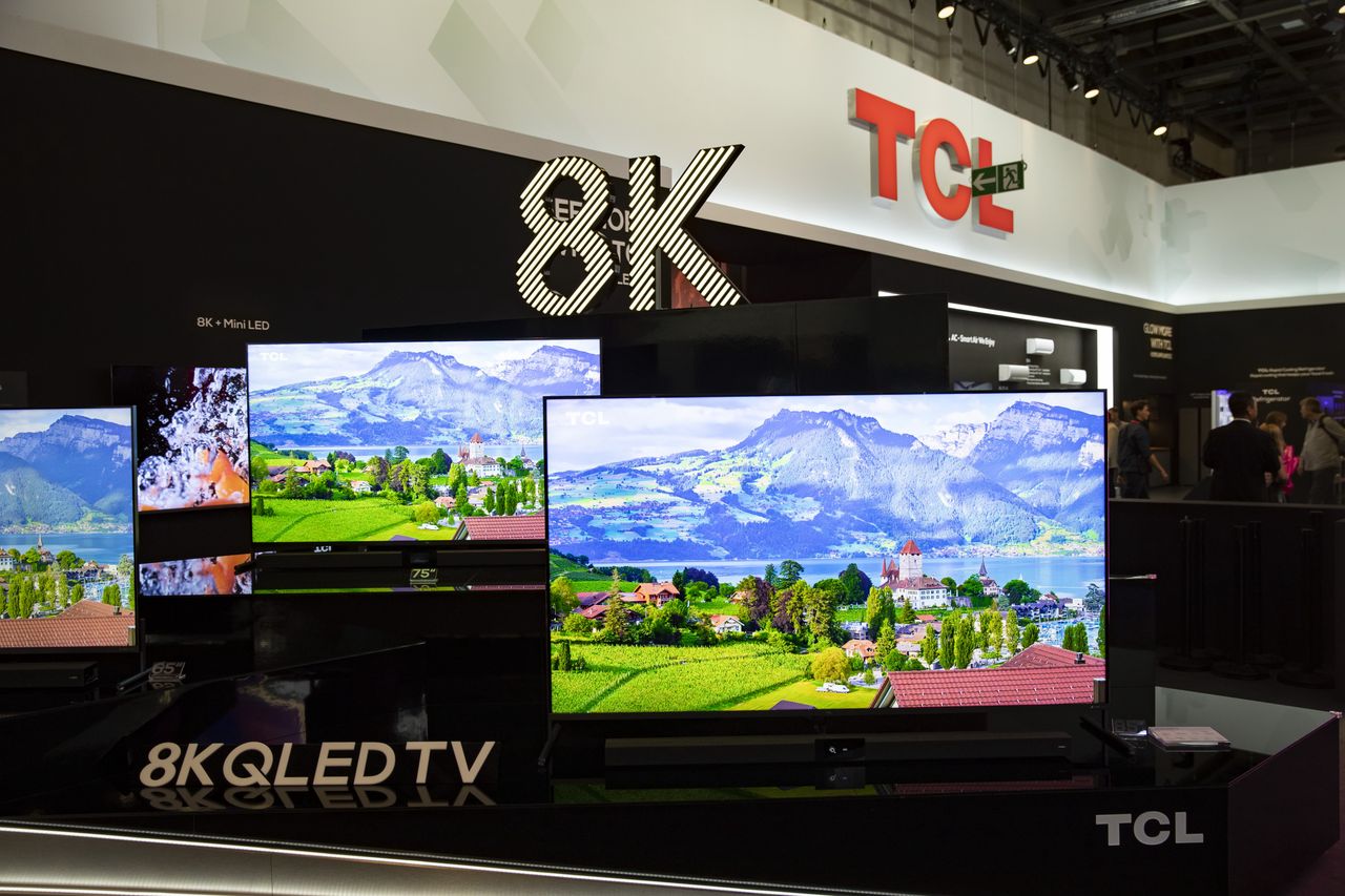 Telewizory 8K od TCL. /NurPhoto via Getty Images)