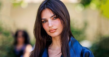 Nie ma nic do ukrycia. Ratajkowski w sukience, która nic nie zasłania