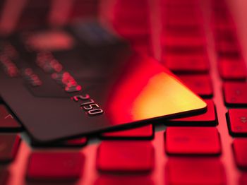 Opłakany w skutkach nawyk finansowy Polaków. "Pożre" oszczędności