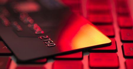 Opłakany w skutkach nawyk finansowy Polaków. "Pożre" oszczędności