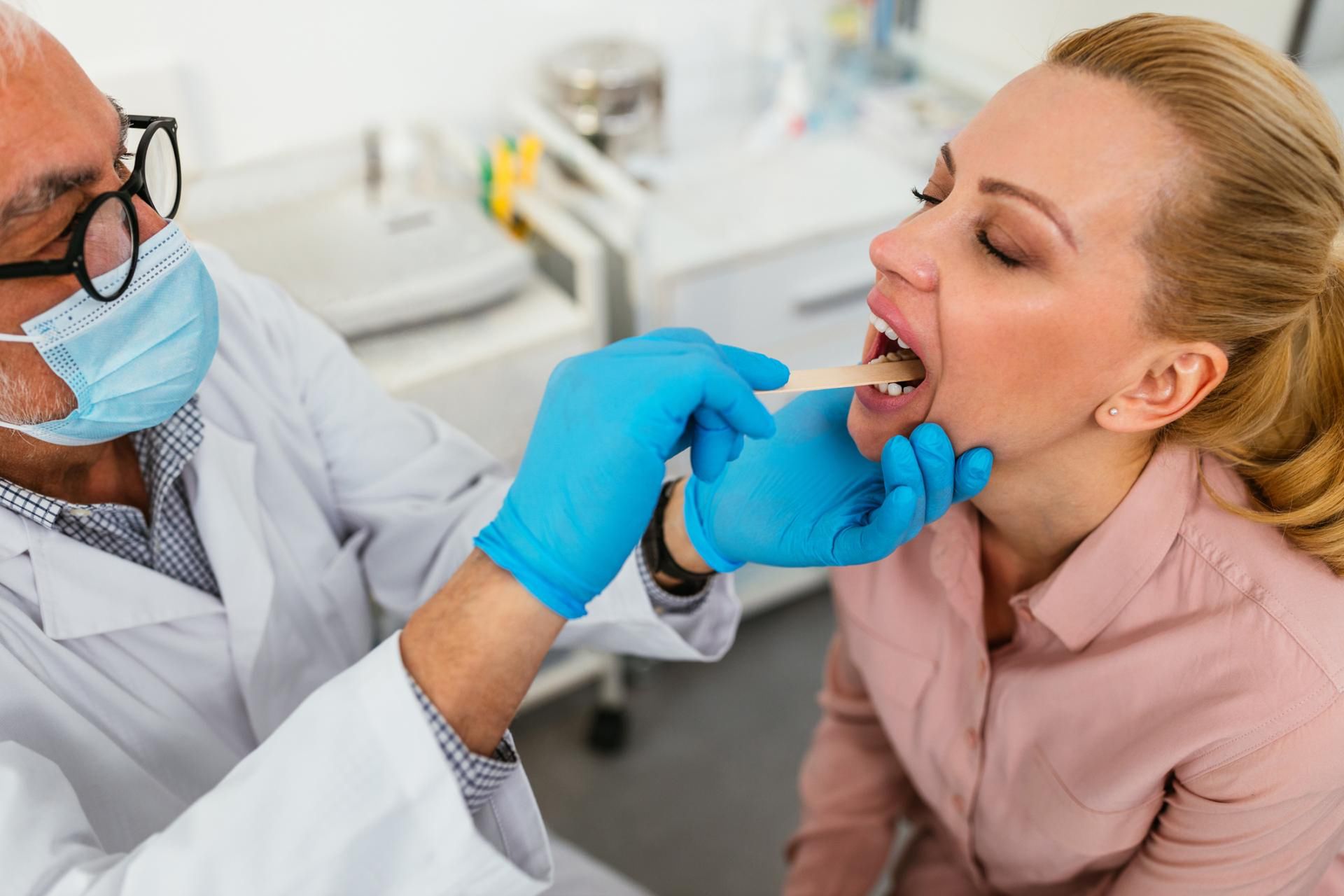 Powszechnie występujące w jamie ustnej bakterie mogą zwalczać niektóre rodzaje nowotworów