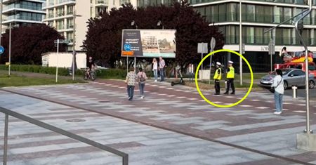 Ludzie aż się oglądali. W takim miejscu stanęli policjanci