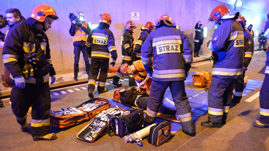 Do tej pory w tunelu zrealizowano dziewięć ćwiczeń i z szkoleń, z czego jedno jeszcze przed otwarciem tunelu. Na zdjęciu właśnie te ćwiczenia z 2016 roku