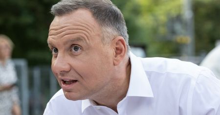 Andrzej Duda przypadkowo opublikował swoją prywatną wiadomość?! Wpis prezydenta szybko ZNIKNĄŁ z platformy