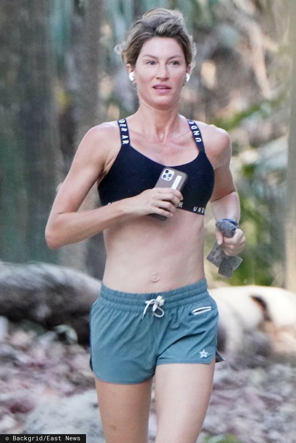 Gisele Bundchen uprawia jogging w Kostaryce
