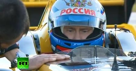 Władimir Putin w bolidzie F1! [wideo]