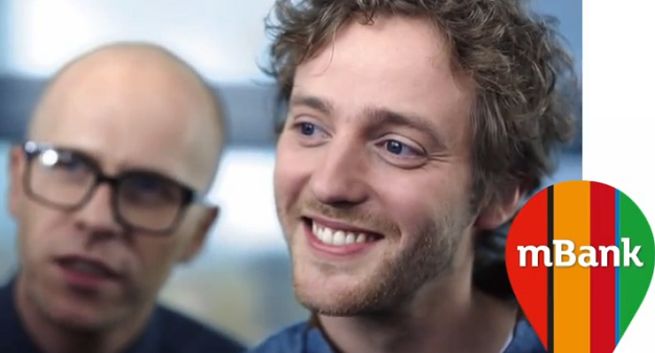 Junior designer reklamuje eKonto mobilne z 4 proc. w mBanku (wideo)