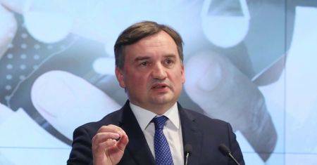 Korzystasz z WhatsAppa lub Signala? Ziobro twierdzi, że ma dostęp do twoich wiadomości