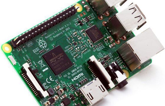 Miniaturowy komputer Raspberry Pi 3 z szybszym procesorem, Wi-Fi i Bluetooth za 35 dolarów