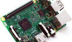Miniaturowy komputer Raspberry Pi 3 z szybszym procesorem, Wi-Fi i Bluetooth za 35 dolarów