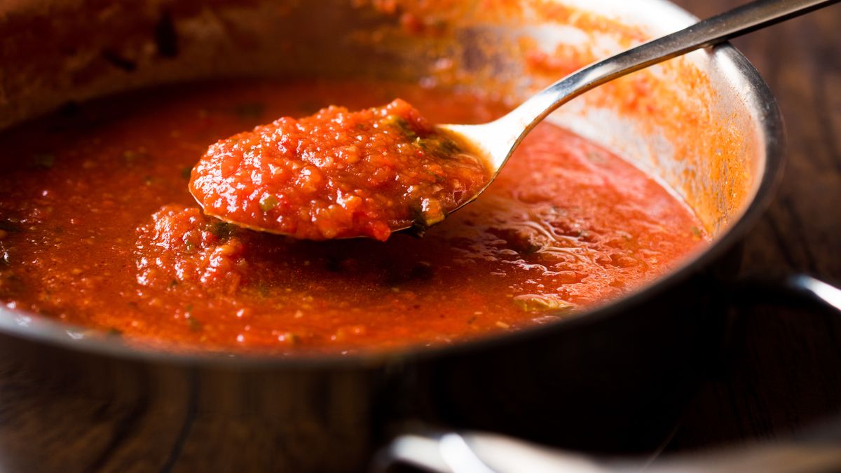 Sos pomidorowy wykorzystujemy do wielu dań