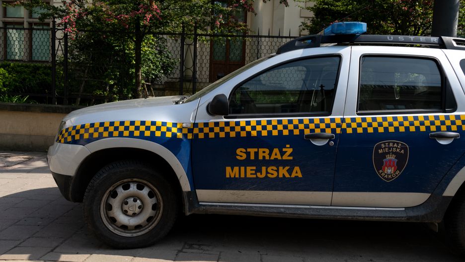 dacia, duster, straż, miejska, municipal, police, car, city, auto, automobile, duty, emergency, law, enforcement, poland, policeman, transport, transportation, truck, urban, vehicle, work, safety, security, service, squad, straz, street, suv, control, cop, cracow, crime, europe, force, guard, justice, krakow, law and order, officer, order, patrol, polish, prevention, protect, protection, public, road