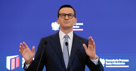 Premier Morawiecki odniósł się do "cudu" na Orlenie. "Nadal mamy jedne z najtańszych paliw"