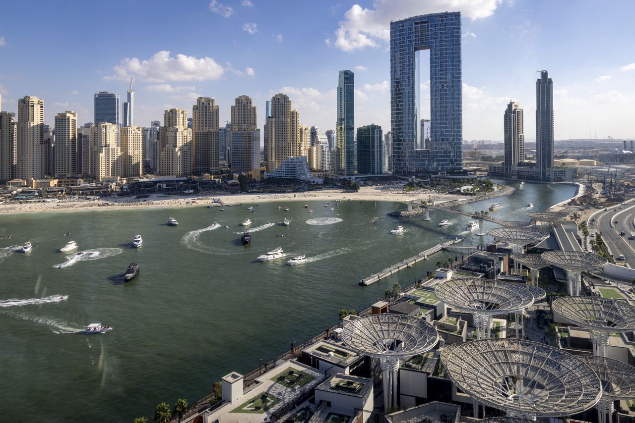 Największy kapitałowy exodus od początku wojny. Oligarchowie uciekają z Rosji