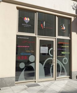 Katowice. Punkt informacyjny dla cudzoziemców. Pracownicy mówią w czterech językach