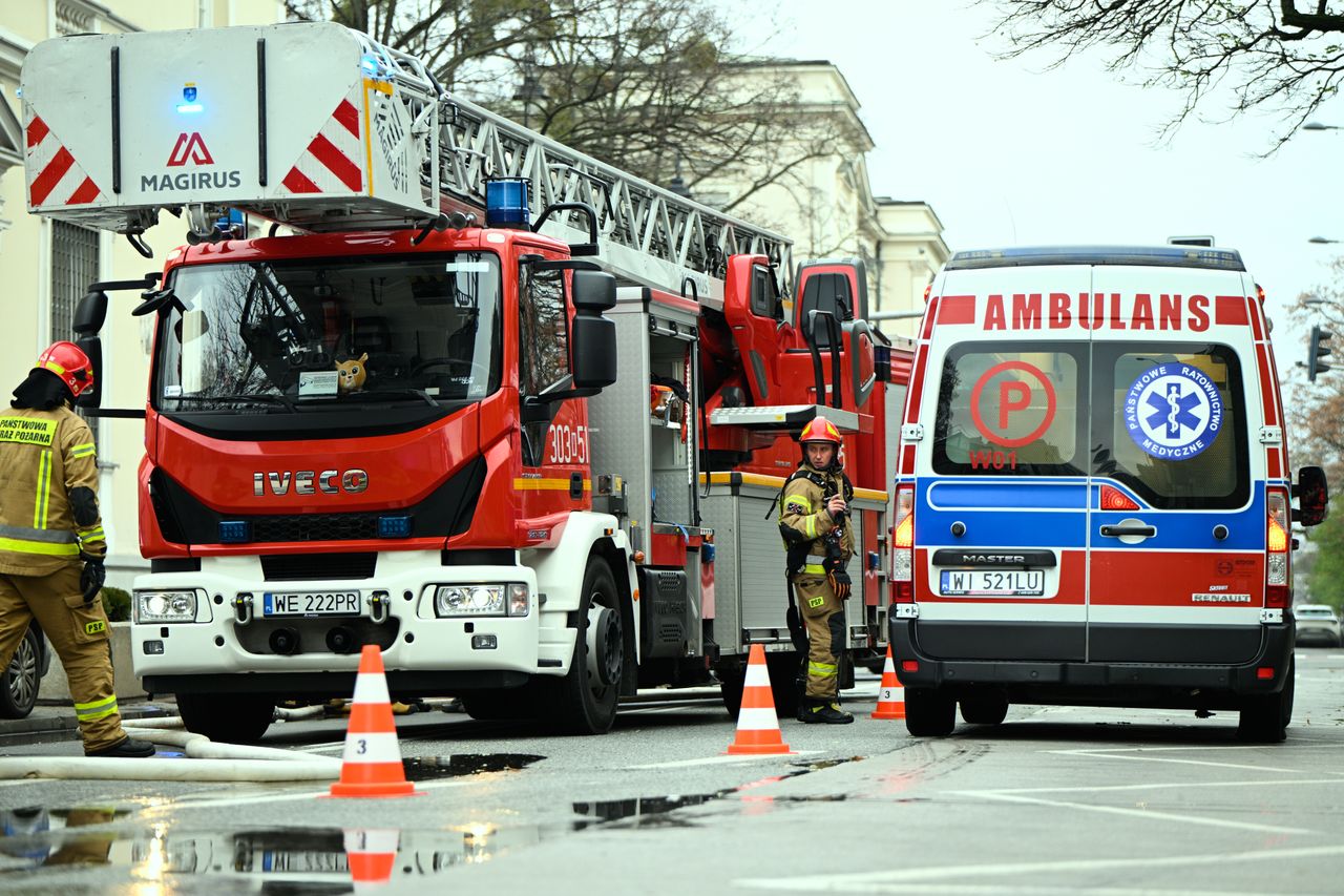 Wybuch i pożar. Matkę z dzieckiem ewakuowano podnośnikiem