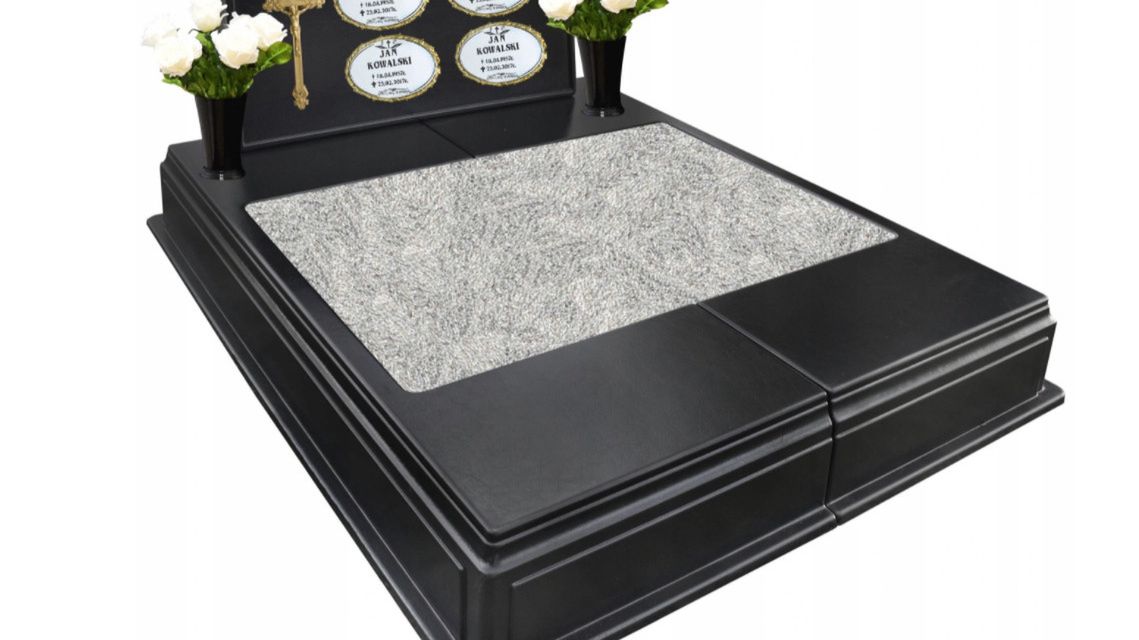 Podwójny plastikowy nagrobek kosztuje niecałe 1700 złotych. Pojedyncze można kupić już za kilkaset złotych 