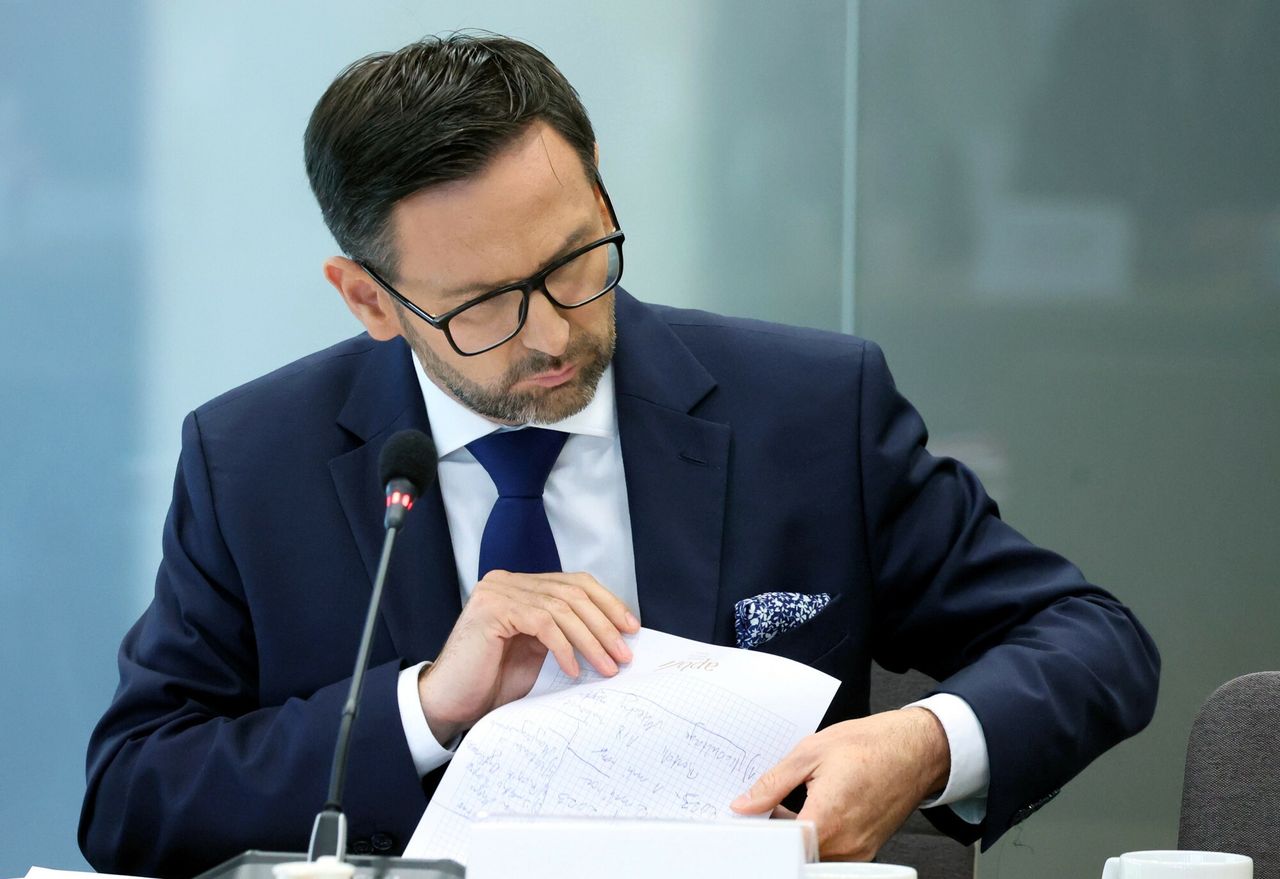 Daniel Obajtek przed komisją śledczą. Zajrzeli do jego notatek. I jest zaskoczenie