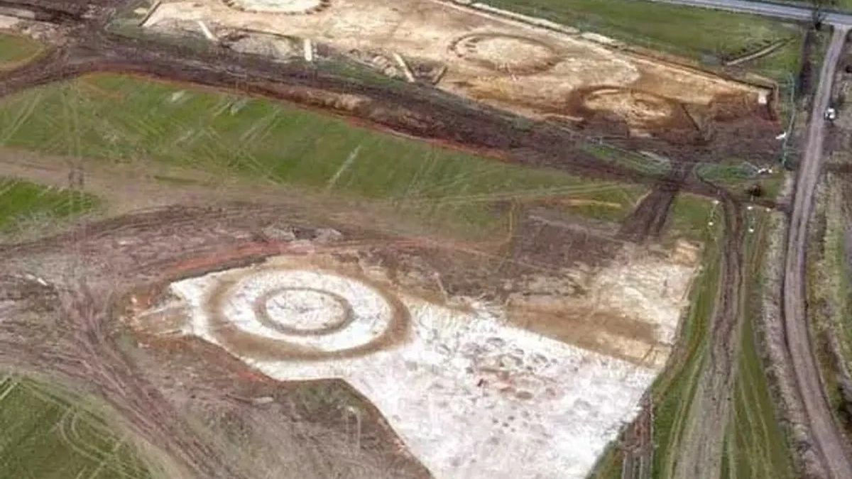 Kompleks cmentarny został odkryty w pobliżu Salisbury w Anglii.