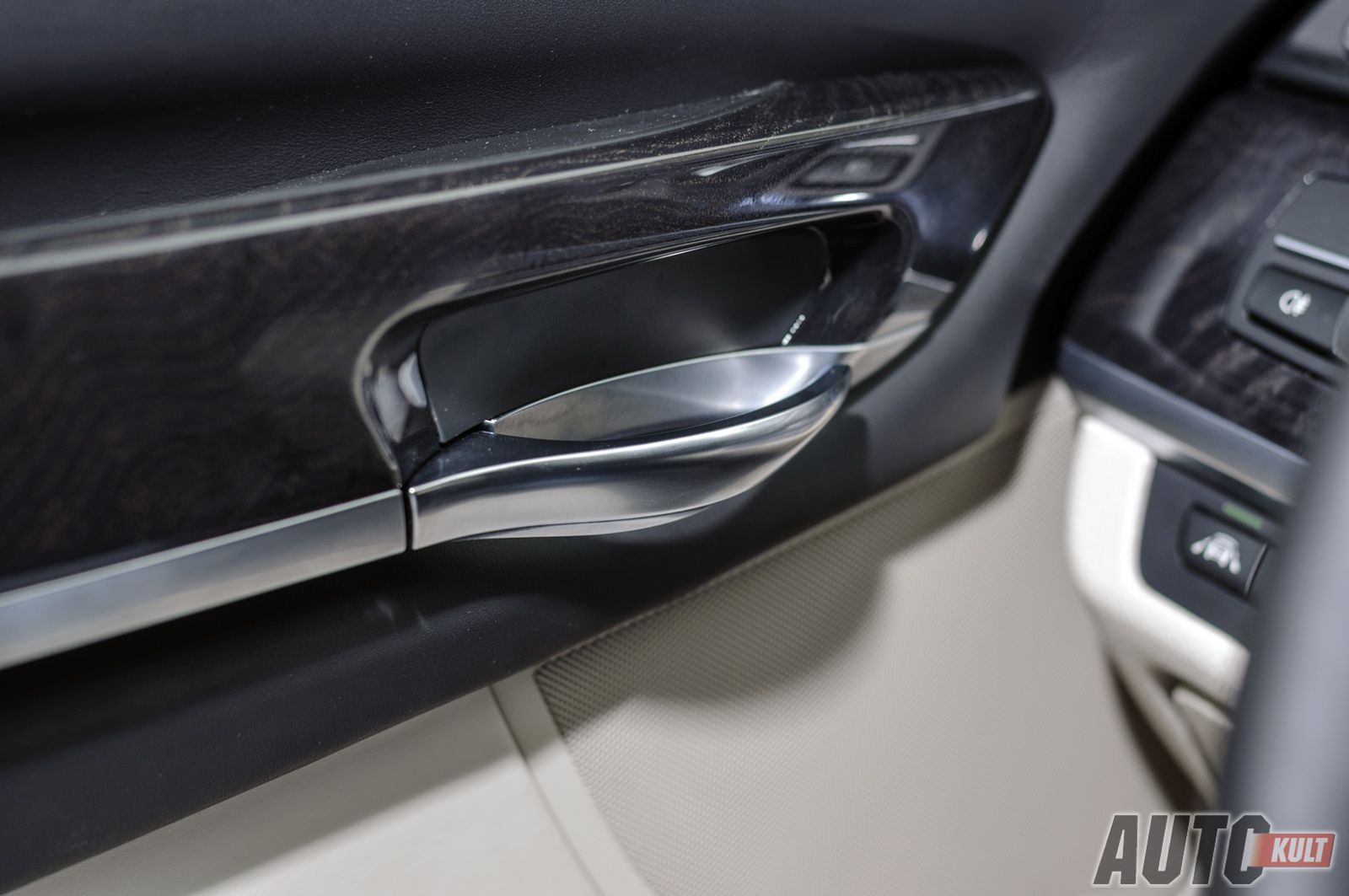 BMW 750d xDrive M-Sport kontra Audi A8 4.2 TDI quattro - test [galeria] 43