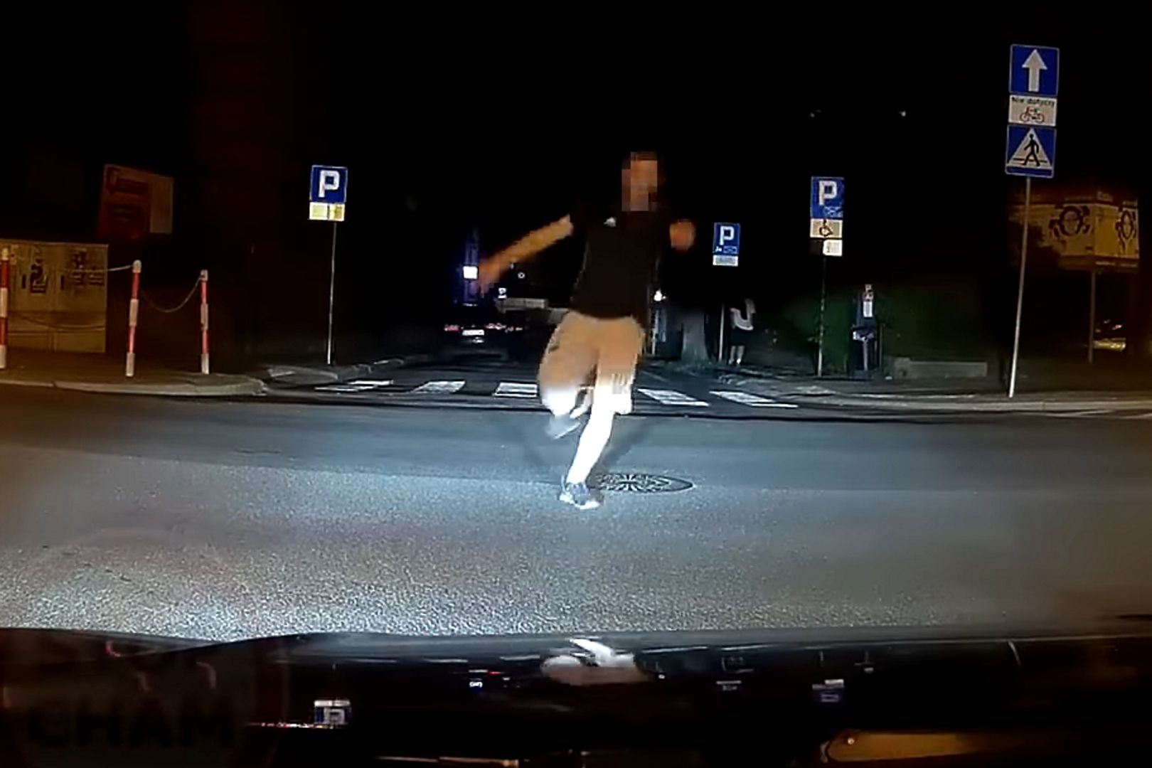 Kobieta jechała przez Opole. Nagle na jej auto rzucił się "kaskader"